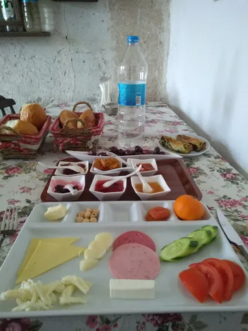 Couchsurfing breakfast