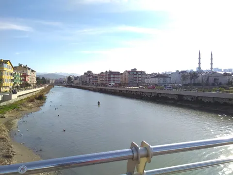 Guy fishing with a net, in the middle of the city
