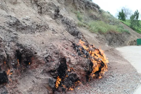 "Yanar dag", the ever burning mountain