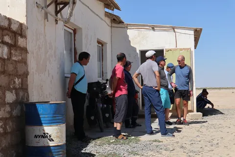 Ian explaining some locals the intricacies of bicycle touring