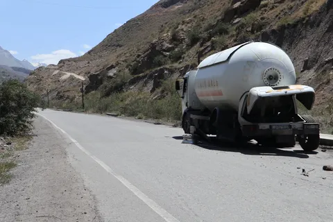 Sucks when you have not only one but two flat tires! I know the feeling, hehe...