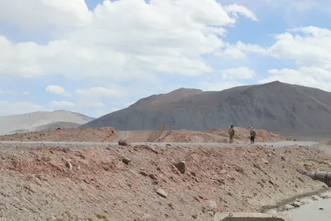 Soldiers patrolling along the Chinese border