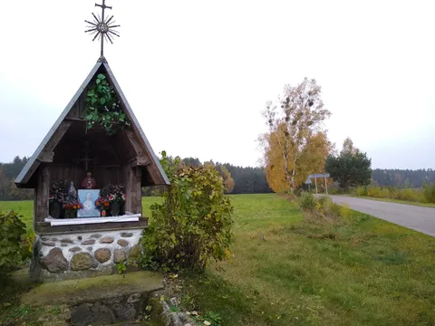 Am I in Poland already? Yes I am, as I can tell by numerous crucifixes and chapels at the corner of every cabbage field