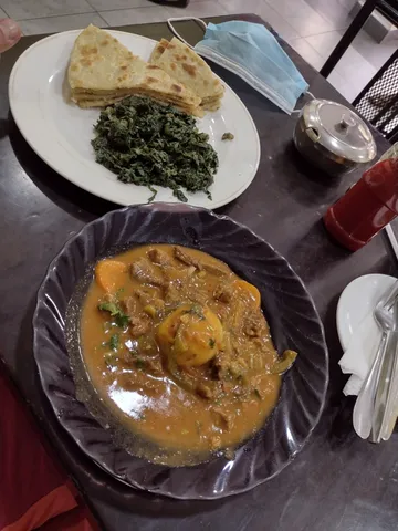 One of my first meal: Beef stew, chapati and spinach. 400 KSH (3,10 EUR)