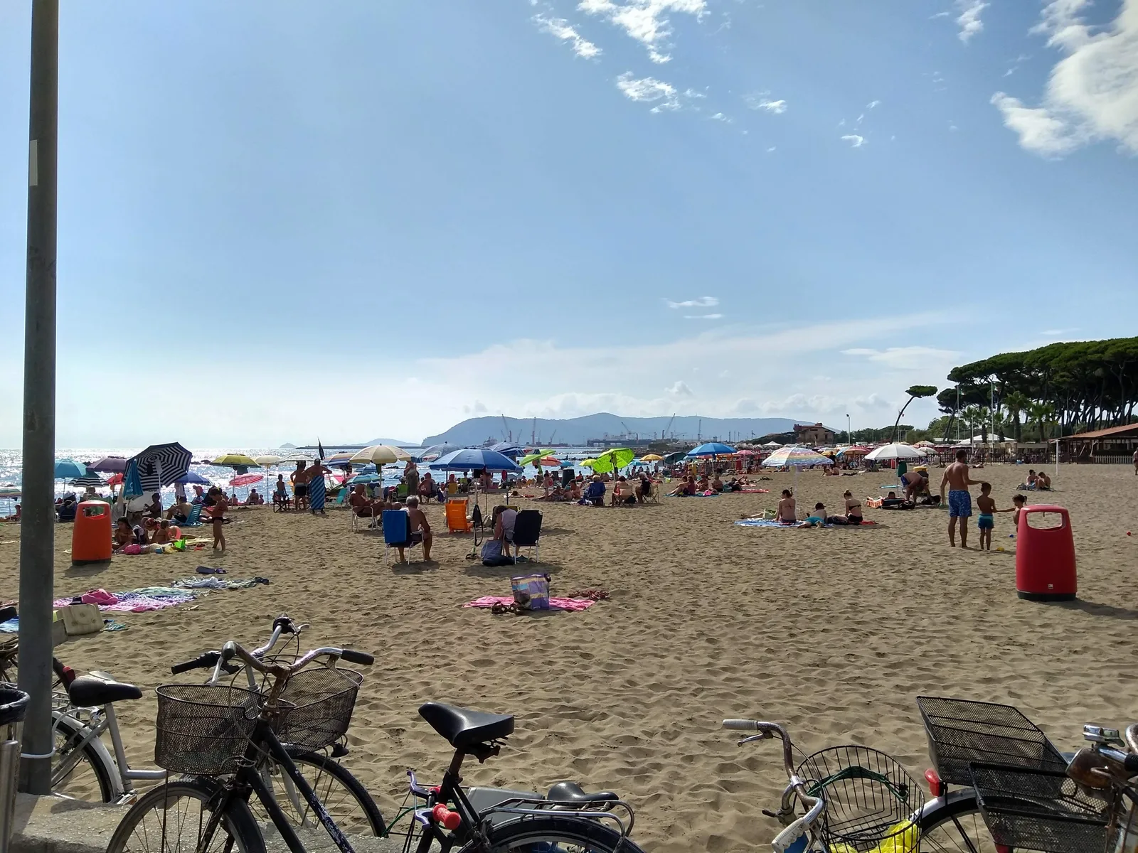 After passing the "Passo della Chisa", I reach the Italian coast and experience Italian hospitality first-hand.