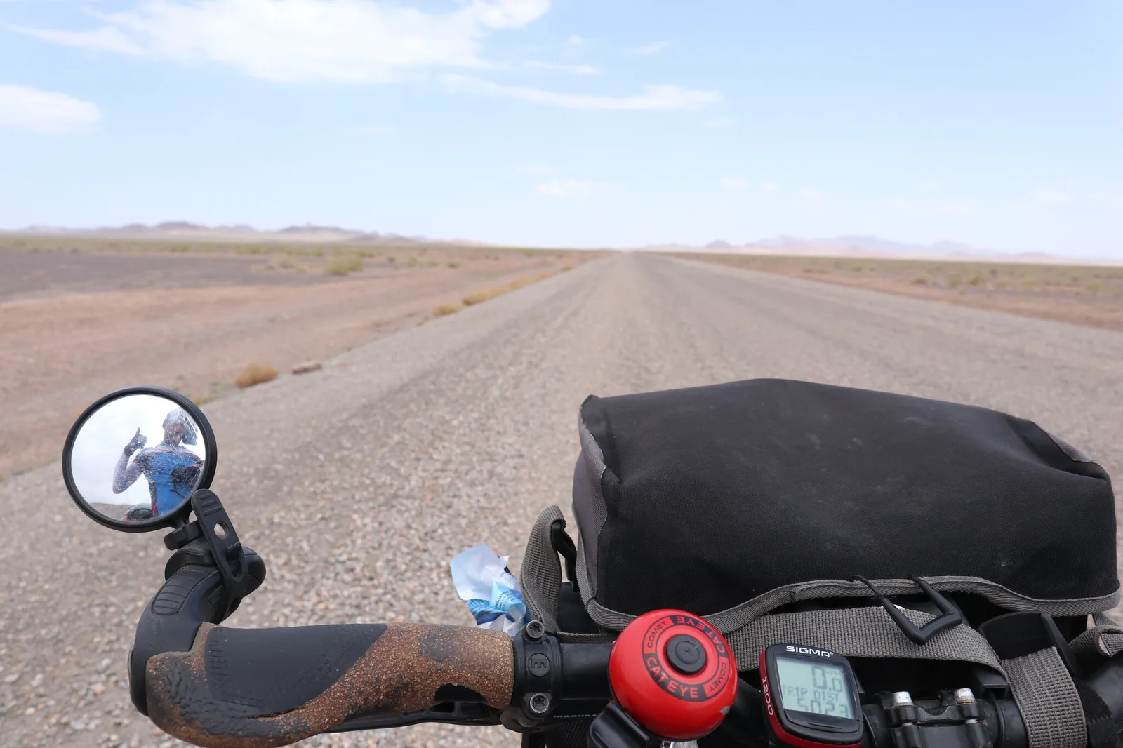 This stretch is particularly difficult as I will have to cross a small desert without any shops or villages for about 90 km